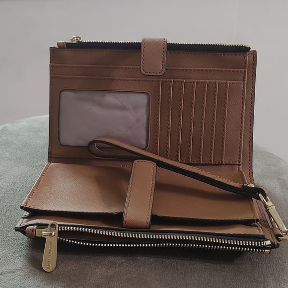 Michael kors wristlet wallet - Picture 5 of 7